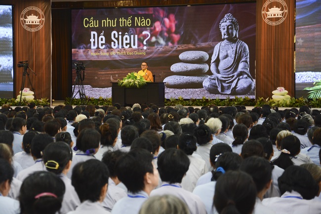 “HOW TO TAKE THE RIGHT PRAYING IN BUDDHISM” Dharma Talk in the 89th Seven-Day Retreat